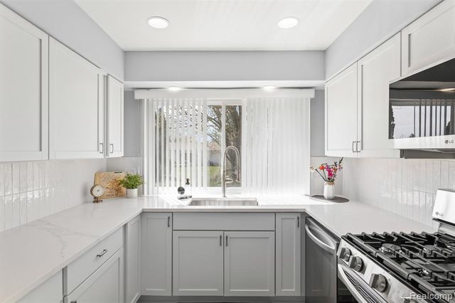 22511 Deerfield Road, Novi, MI 48375