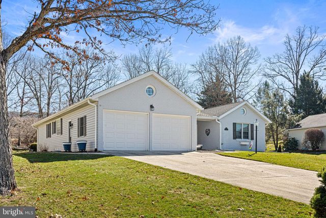 6839 FAIRWAY DR E, Fayetteville, PA 17222