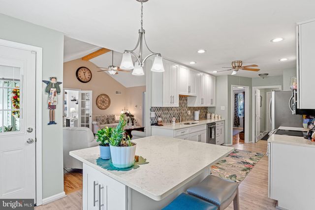 6839 FAIRWAY DR E, Fayetteville, PA 17222