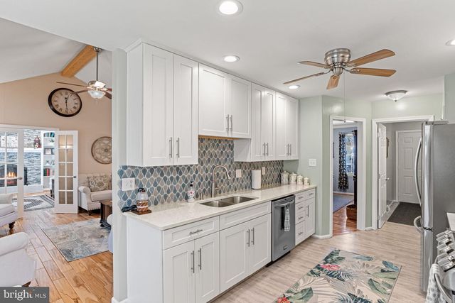 6839 FAIRWAY DR E, Fayetteville, PA 17222