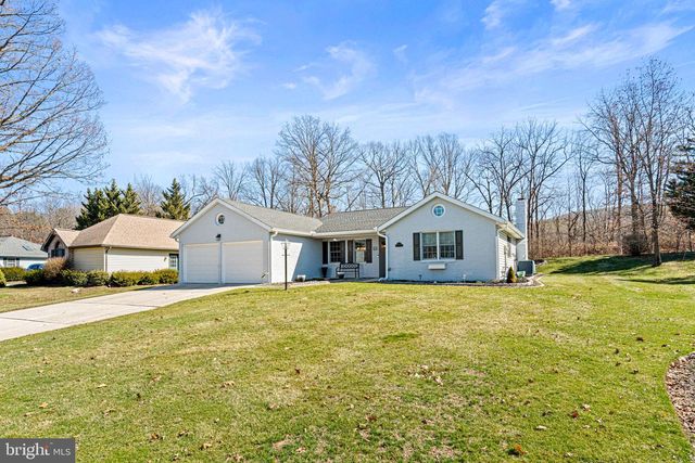 6839 FAIRWAY DR E, Fayetteville, PA 17222