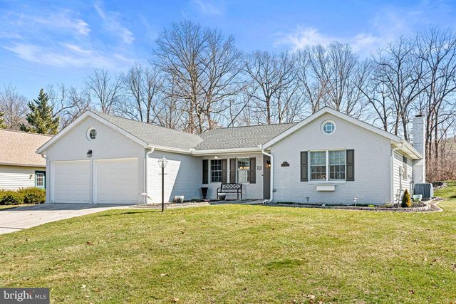 6839 FAIRWAY DR E, Fayetteville, PA 17222