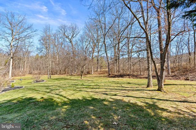 6839 FAIRWAY DR E, Fayetteville, PA 17222