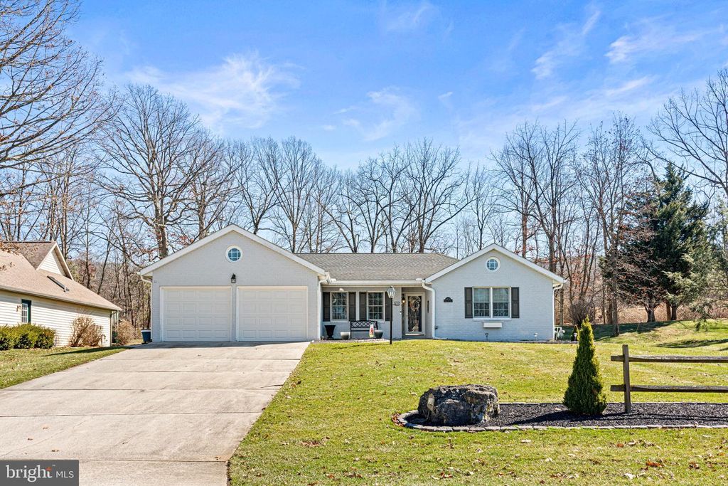 6839 FAIRWAY DR E, Fayetteville, PA 17222