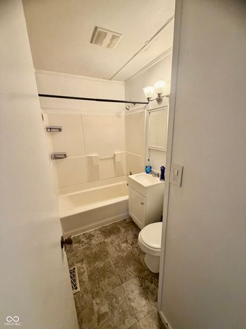 910 Lonsvale Drive, Anderson, IN 46013