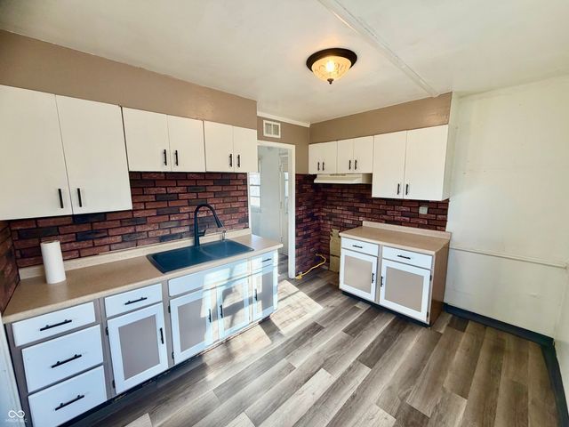 910 Lonsvale Drive, Anderson, IN 46013