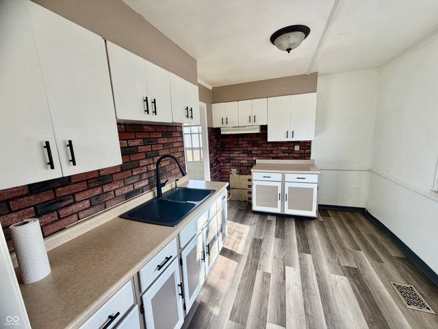 910 Lonsvale Drive, Anderson, IN 46013