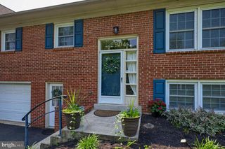 2904 SPRING VALLEY RD, Lancaster, PA 17601