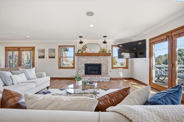 1128 Country Ridge Dr, Richland, WA 99352