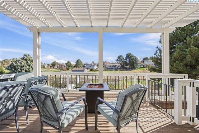 1128 Country Ridge Dr, Richland, WA 99352