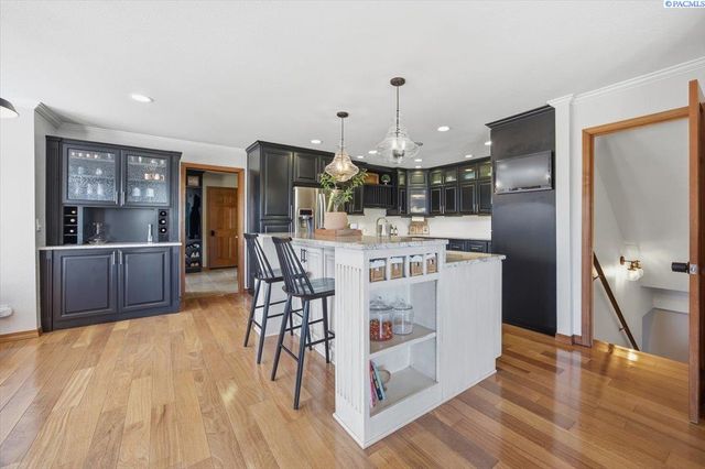 1128 Country Ridge Dr, Richland, WA 99352