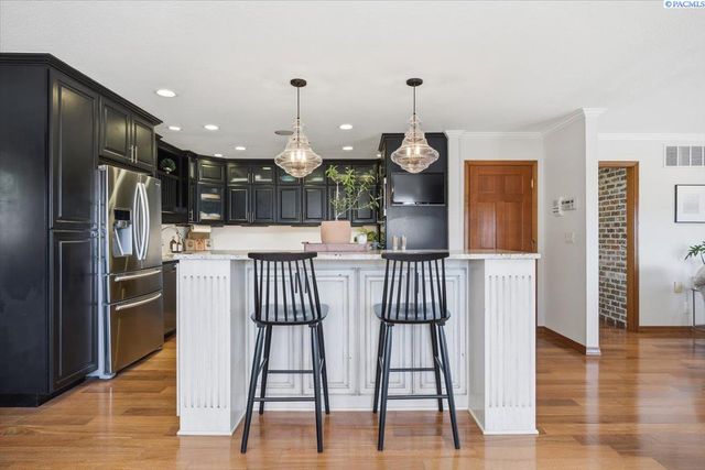 1128 Country Ridge Dr, Richland, WA 99352