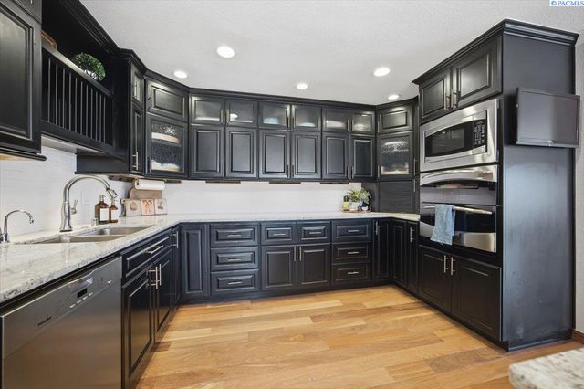 1128 Country Ridge Dr, Richland, WA 99352