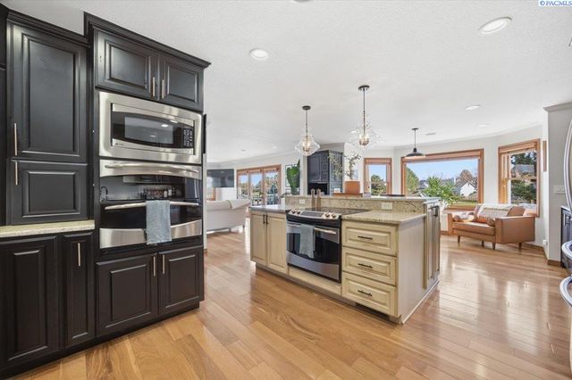 1128 Country Ridge Dr, Richland, WA 99352