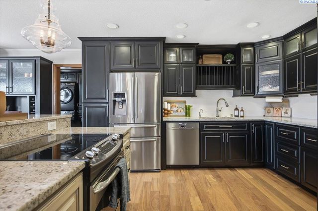 1128 Country Ridge Dr, Richland, WA 99352