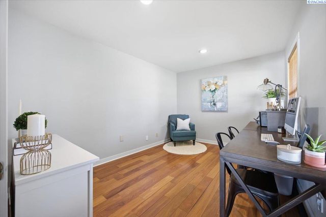 1128 Country Ridge Dr, Richland, WA 99352