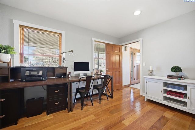 1128 Country Ridge Dr, Richland, WA 99352