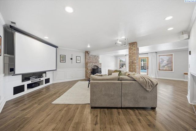 1128 Country Ridge Dr, Richland, WA 99352