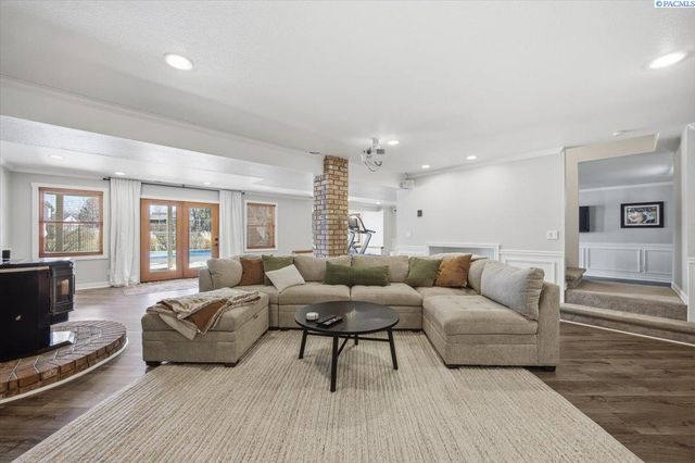 1128 Country Ridge Dr, Richland, WA 99352