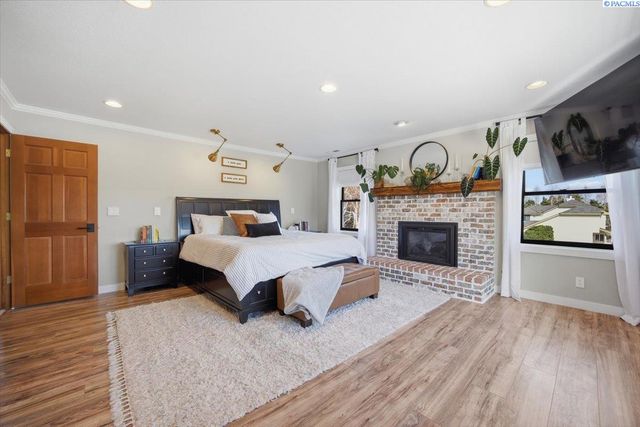 1128 Country Ridge Dr, Richland, WA 99352