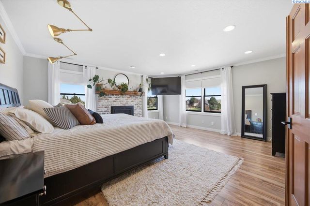 1128 Country Ridge Dr, Richland, WA 99352