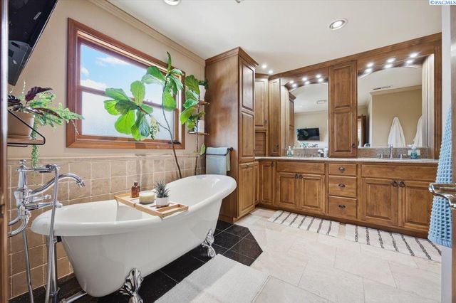 1128 Country Ridge Dr, Richland, WA 99352