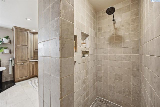 1128 Country Ridge Dr, Richland, WA 99352