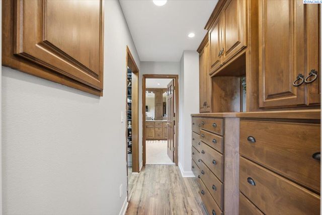 1128 Country Ridge Dr, Richland, WA 99352