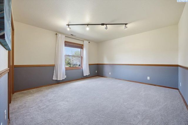 1128 Country Ridge Dr, Richland, WA 99352