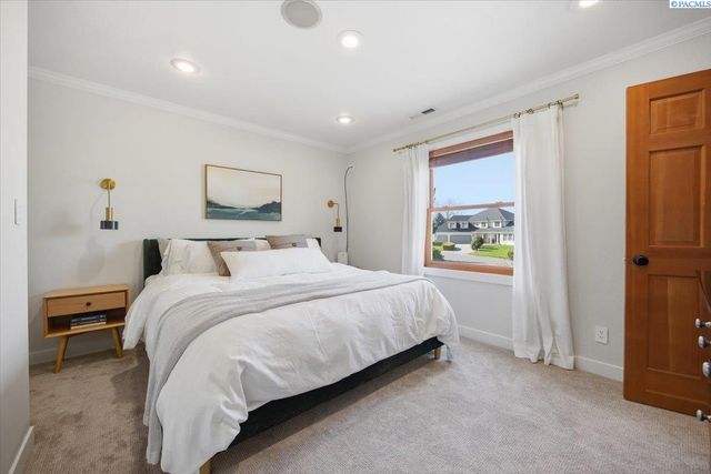 1128 Country Ridge Dr, Richland, WA 99352