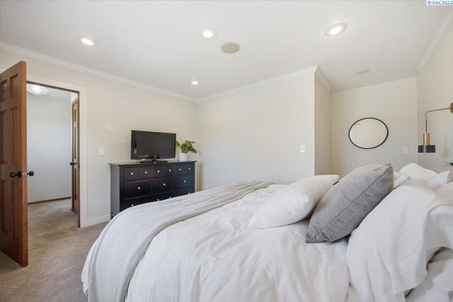 1128 Country Ridge Dr, Richland, WA 99352