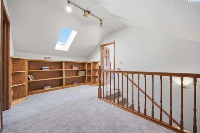 1128 Country Ridge Dr, Richland, WA 99352