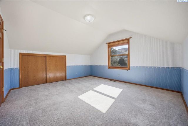 1128 Country Ridge Dr, Richland, WA 99352