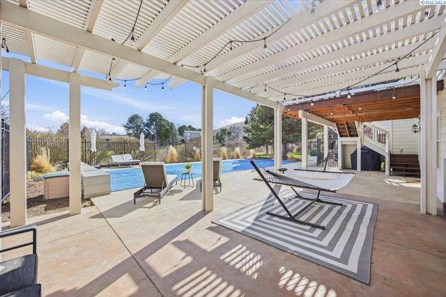 1128 Country Ridge Dr, Richland, WA 99352