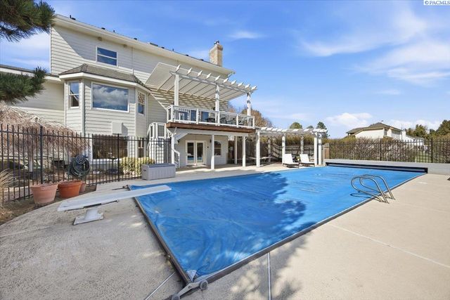 1128 Country Ridge Dr, Richland, WA 99352