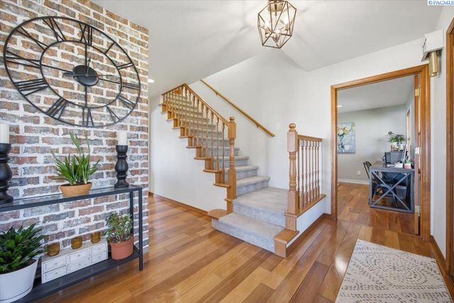 1128 Country Ridge Dr, Richland, WA 99352