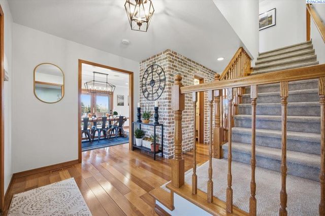 1128 Country Ridge Dr, Richland, WA 99352