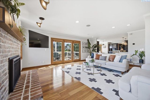 1128 Country Ridge Dr, Richland, WA 99352