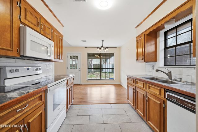 208 Sleepy Hollow Drive, Lafayette, LA 70506