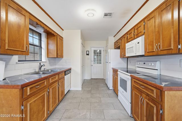 208 Sleepy Hollow Drive, Lafayette, LA 70506