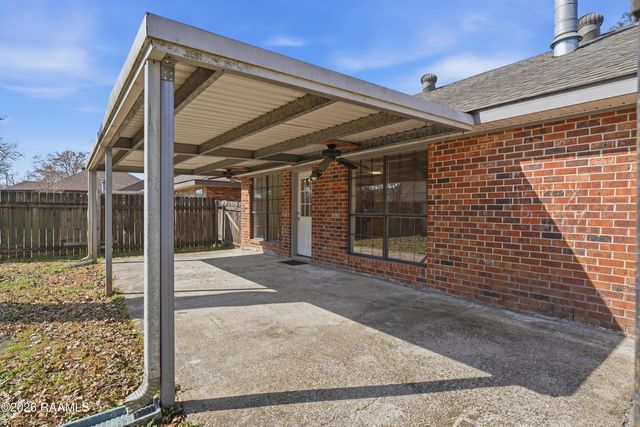 208 Sleepy Hollow Drive, Lafayette, LA 70506