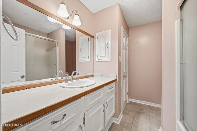 208 Sleepy Hollow Drive, Lafayette, LA 70506