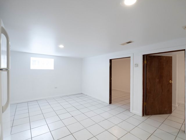 3306 W Le Moyne Street, Chicago, IL 60651