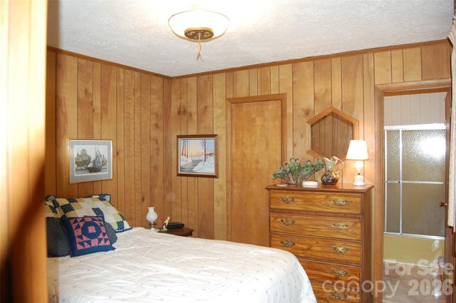 202 Knoll Circle, Newland, NC 28657