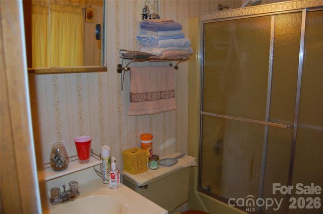 202 Knoll Circle, Newland, NC 28657