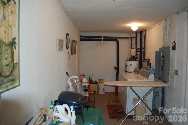 202 Knoll Circle, Newland, NC 28657