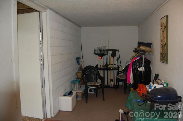 202 Knoll Circle, Newland, NC 28657