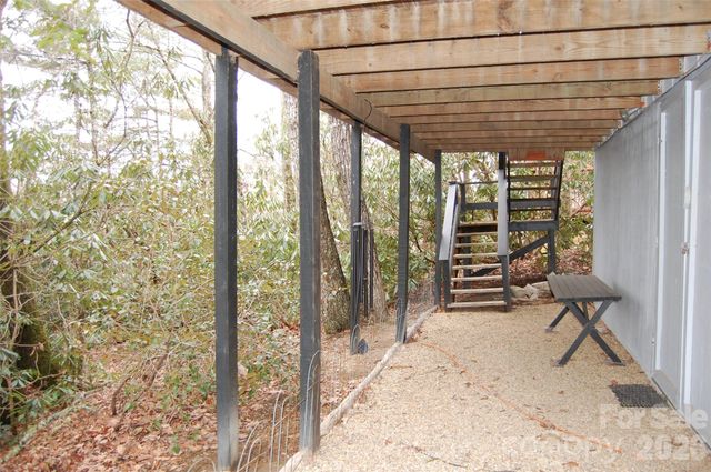 202 Knoll Circle, Newland, NC 28657