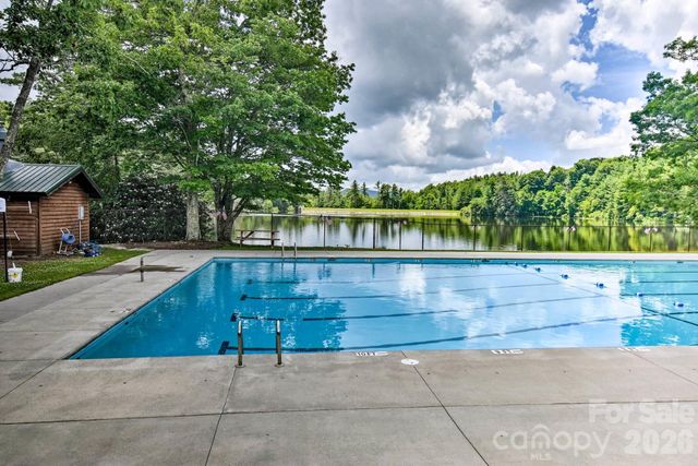 202 Knoll Circle, Newland, NC 28657