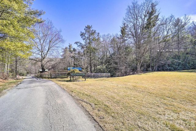 202 Knoll Circle, Newland, NC 28657